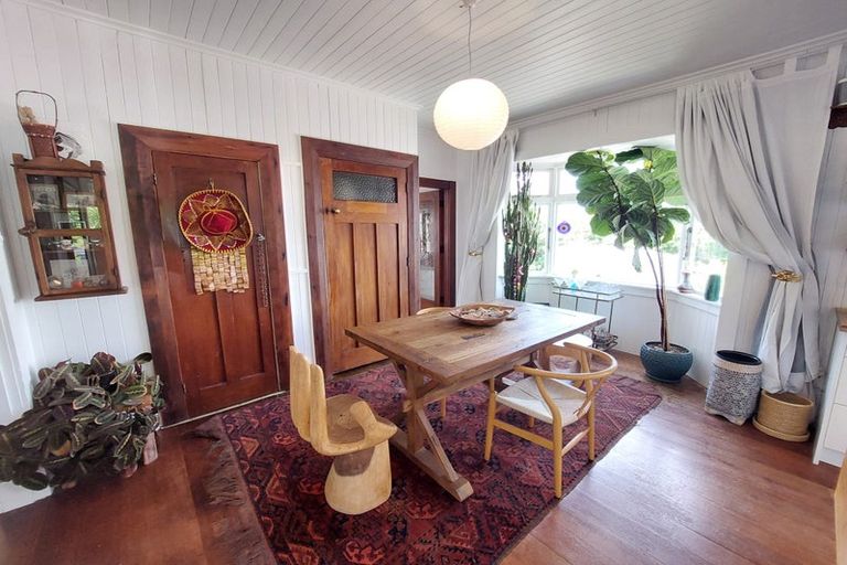 Photo of property in 20 Mcfarlane Street, Oakura, 4314
