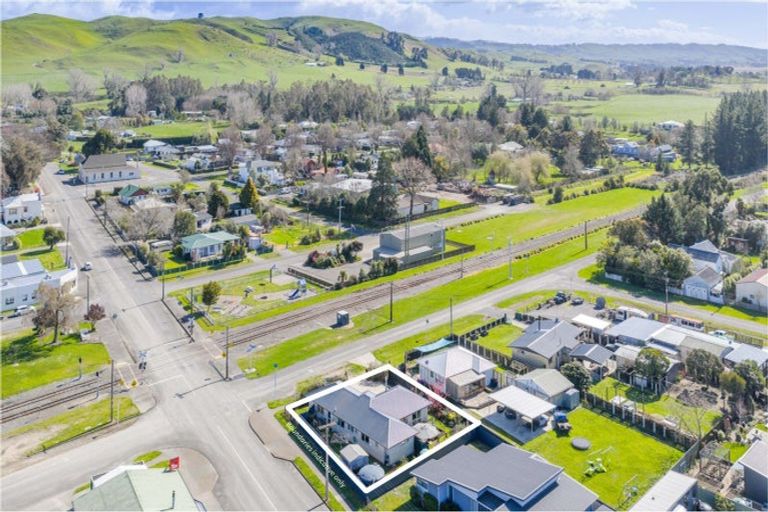 Photo of property in 37 Higginson Street, Otane, 4202