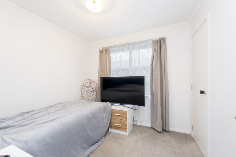 Photo of property in 69 Kemp Road, Massey, Auckland, 0614