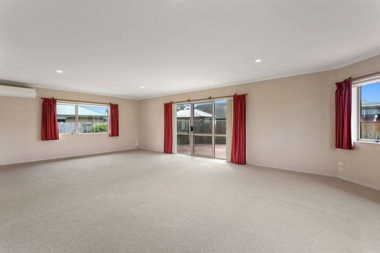 Photo of property in 26 Edgewater Grove, Whakatane, 3120