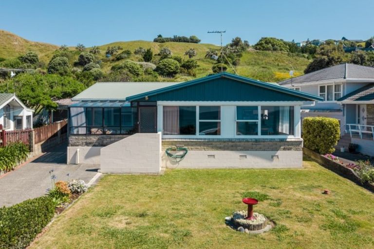 Photo of property in 96 Moana Road, Okitu, Gisborne, 4010