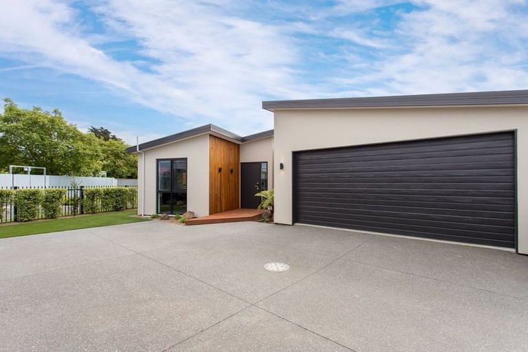 Photo of property in 16 Coupling Close, Prebbleton, 7604