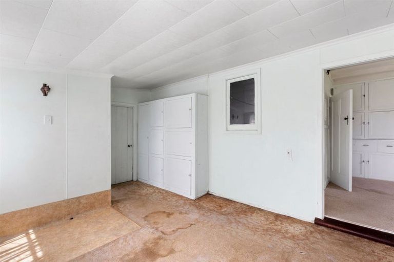 Photo of property in 10 Tukapa Street, Westown, New Plymouth, 4310