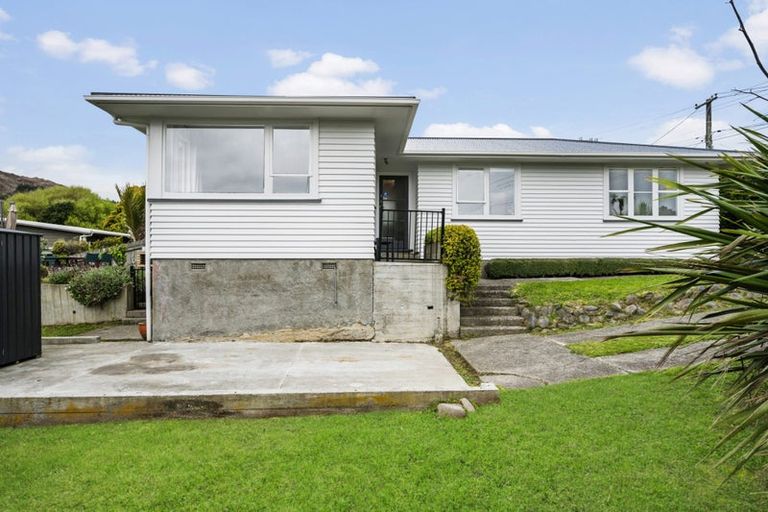 Photo of property in 58 Bell Street, Tawa, Wellington, 5028