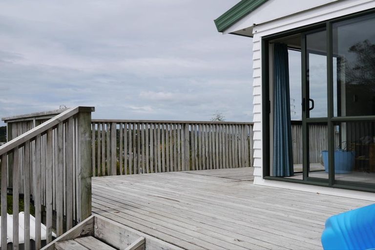 Photo of property in 14 Longview Rise, Massey, Auckland, 0614