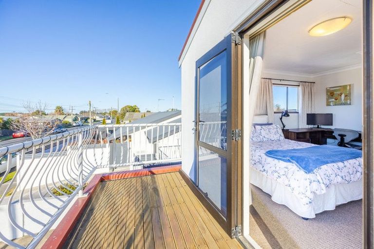 Photo of property in 49a Meeanee Road, Taradale, Napier, 4112
