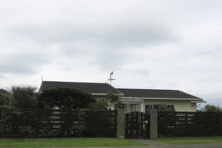 Photo of property in 8 Tahi Road, Paraparaumu Beach, Paraparaumu, 5032