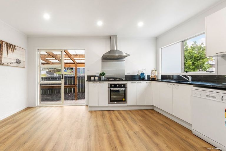 Photo of property in 1 Pahi Place, West Harbour, Auckland, 0618