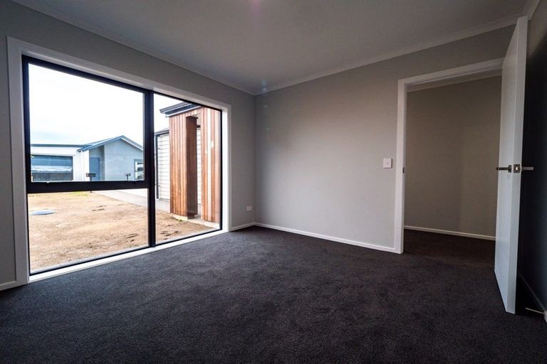 Photo of property in 8 Koru Loop, Paraparaumu, 5032