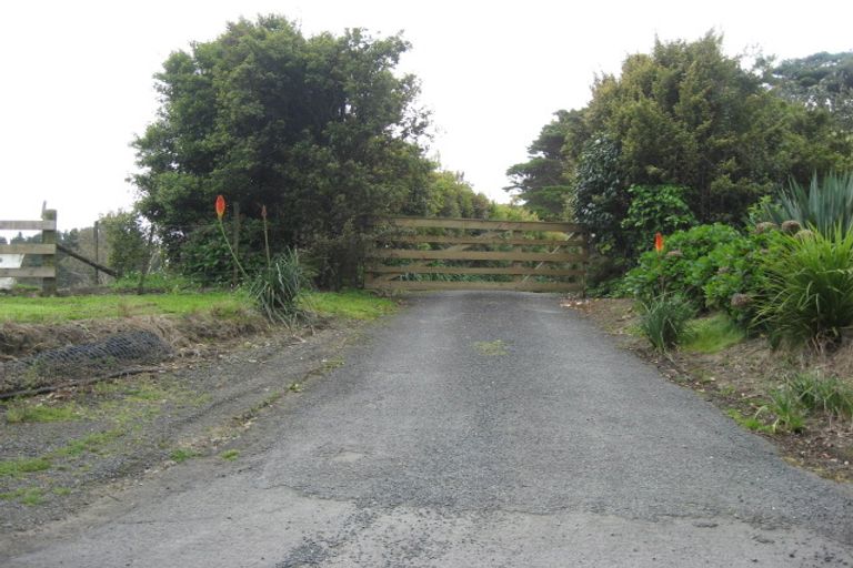 Photo of property in 35 Fork Road, Kumeu, 0891