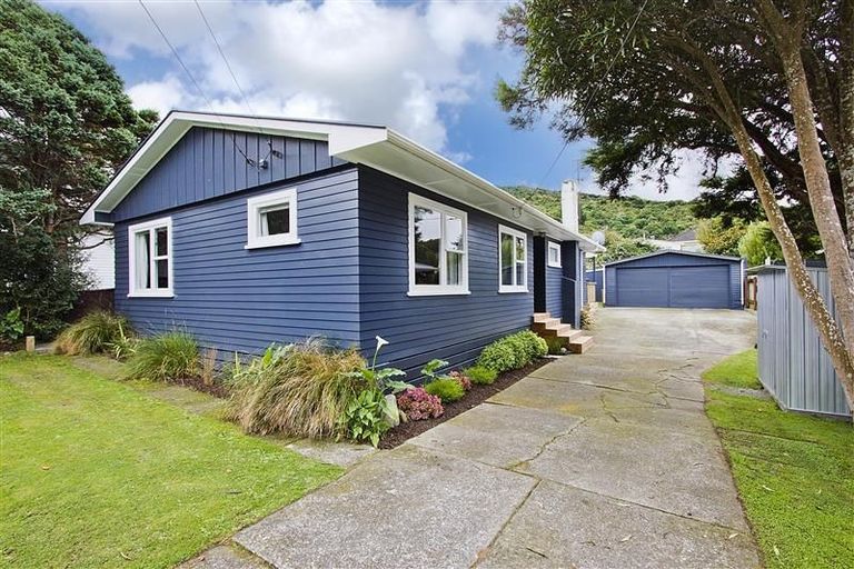 Photo of property in 10 Gardiner Grove, Wainuiomata, Lower Hutt, 5014