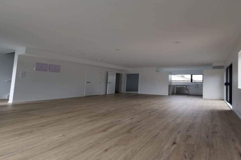 Photo of property in 22 Eileen Newey Place, Henderson, Auckland, 0612