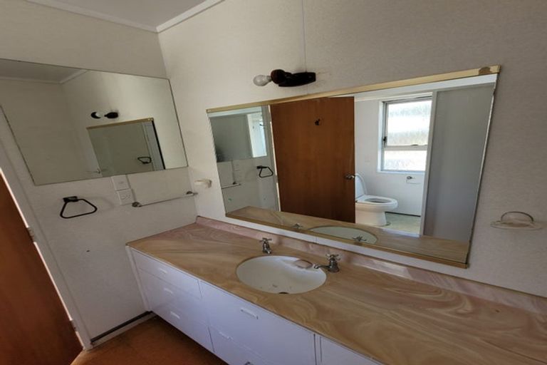 Photo of property in 3 Moera Place, Stanmore Bay, Whangaparaoa, 0932