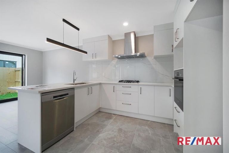Photo of property in 33 Combat Street, Papakura, 2110