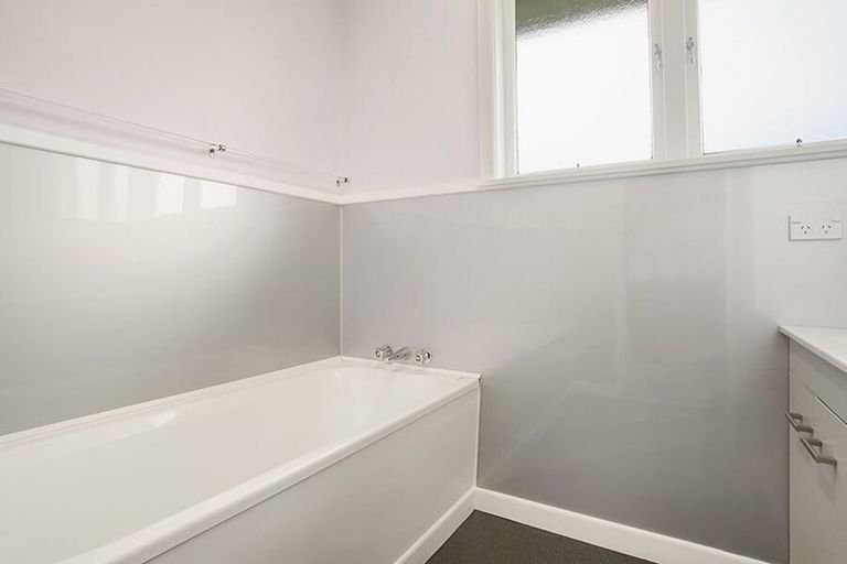 Photo of property in 116 Taikata Road, Te Atatu Peninsula, Auckland, 0610