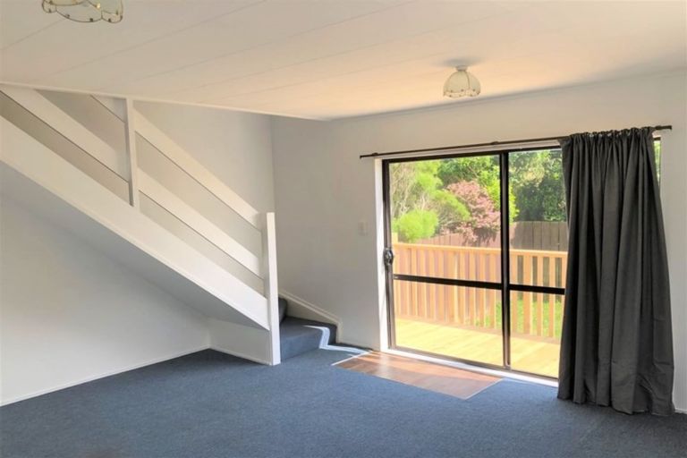 Photo of property in 33b Sunhaven Drive, Newlands, Wellington, 6037