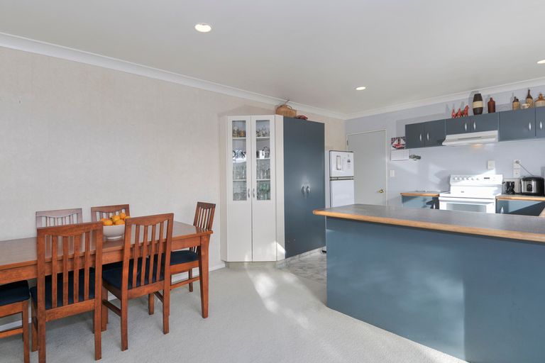 Photo of property in 10 Meadowviews Drive, Welcome Bay, Tauranga, 3112