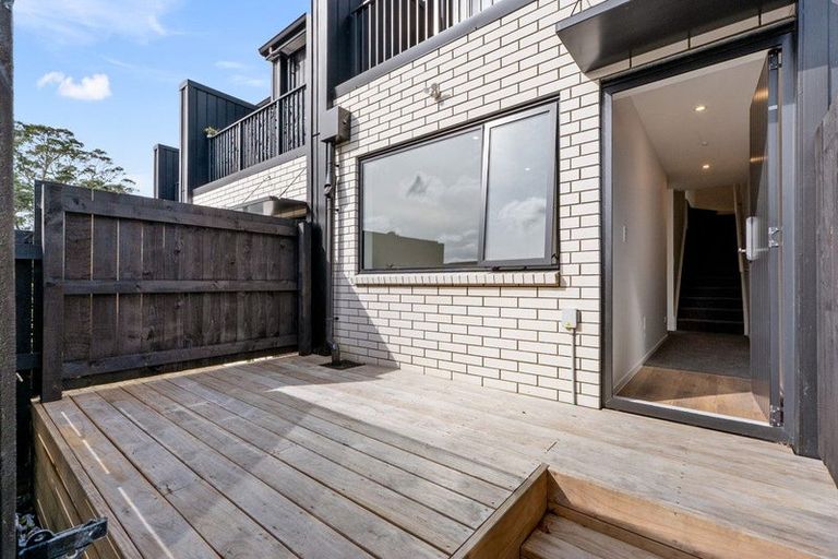 Photo of property in 3 Meg Lane, Glen Eden, Auckland, 0602