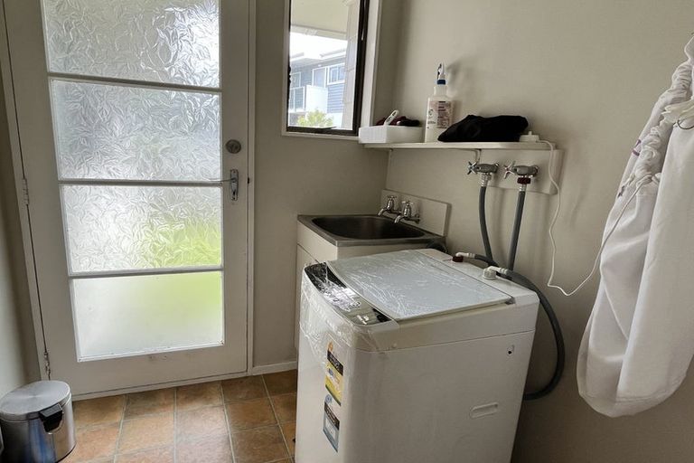 Photo of property in 201a Newlands Road, Newlands, Wellington, 6037