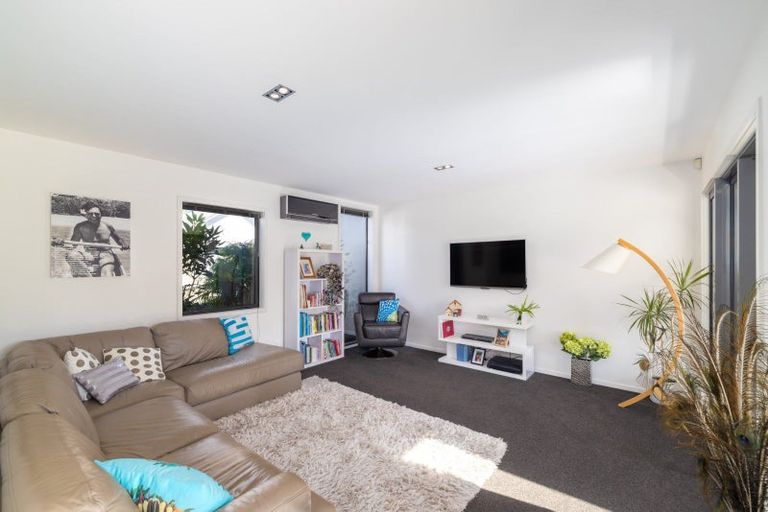 Photo of property in 12 Millpond Place, Parklands, Christchurch, 8083
