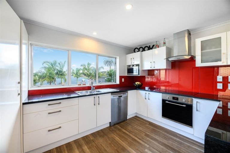 Photo of property in 6 San Bernadino Drive, Henderson, Auckland, 0612