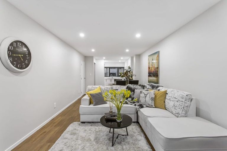 Photo of property in 13 Millcroft Lane, Ranui, Auckland, 0612