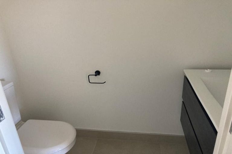 Photo of property in 2/60 Hayfield Way, Karaka, Papakura, 2580