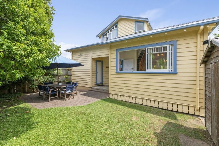 Photo of property in 1/6 Valley Road, Northcote, Auckland, 0626