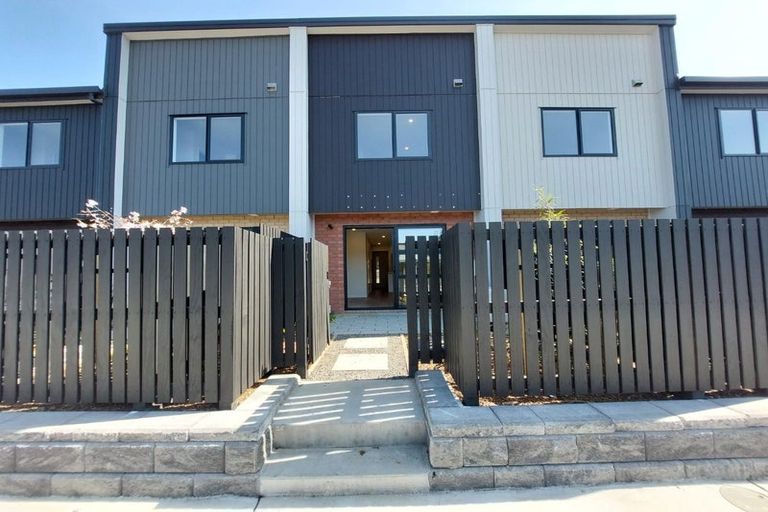 Photo of property in 7/474 West Coast Road, Glen Eden, Auckland, 0602