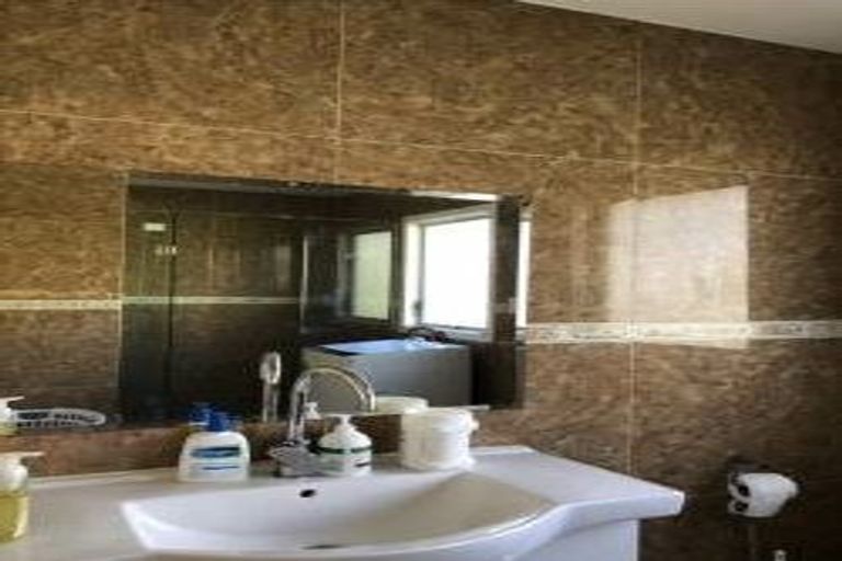 Photo of property in 33 Redwood Drive, Massey, Auckland, 0614