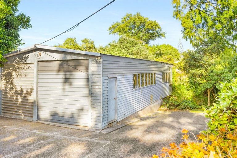 Photo of property in 28 Dawnhaven Drive, Te Atatu Peninsula, Auckland, 0610