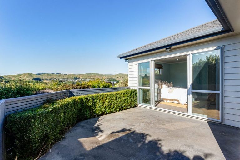 Photo of property in 5 Tongariro Drive, Aotea, Porirua, 5024