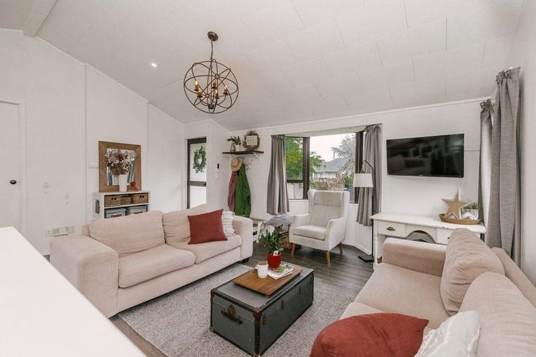 Photo of property in 21 Peppertree Glade, Kelvin Grove, Palmerston North, 4414