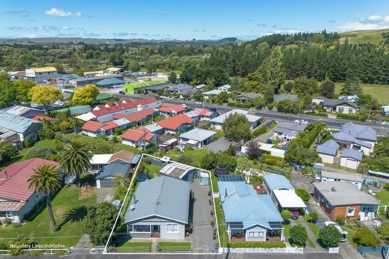 Photo of property in 15 Waverley Street, Waipawa, 4210