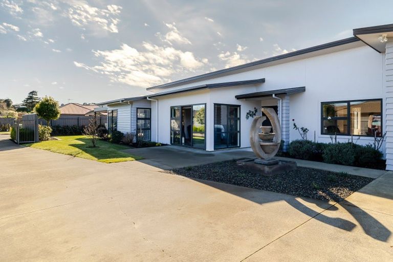 Photo of property in 25 Chestnut Close, Kelvin Grove, Palmerston North, 4414