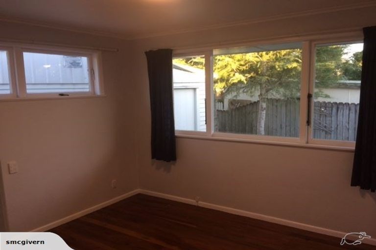 Photo of property in 6 Ozich Avenue, Te Atatu South, Auckland, 0610