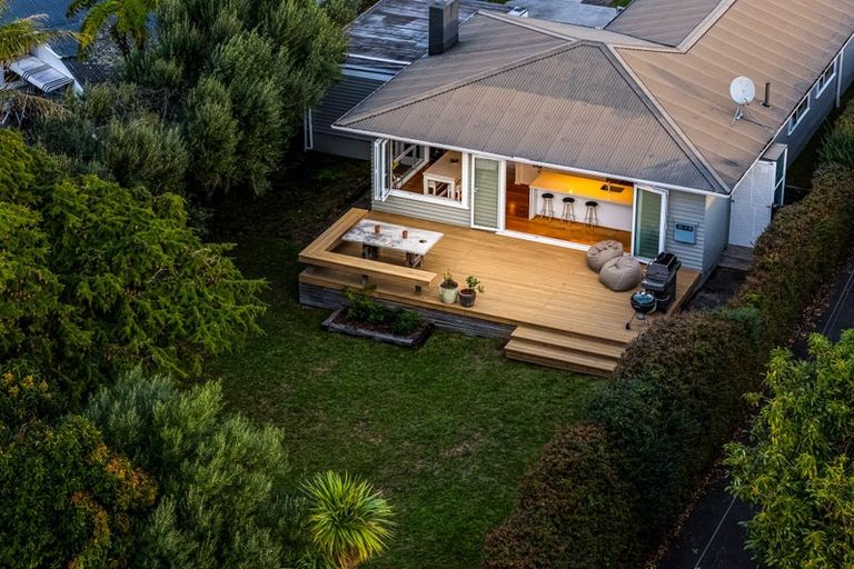 Photo of property in 4 Divich Avenue, Te Atatu South, Auckland, 0610