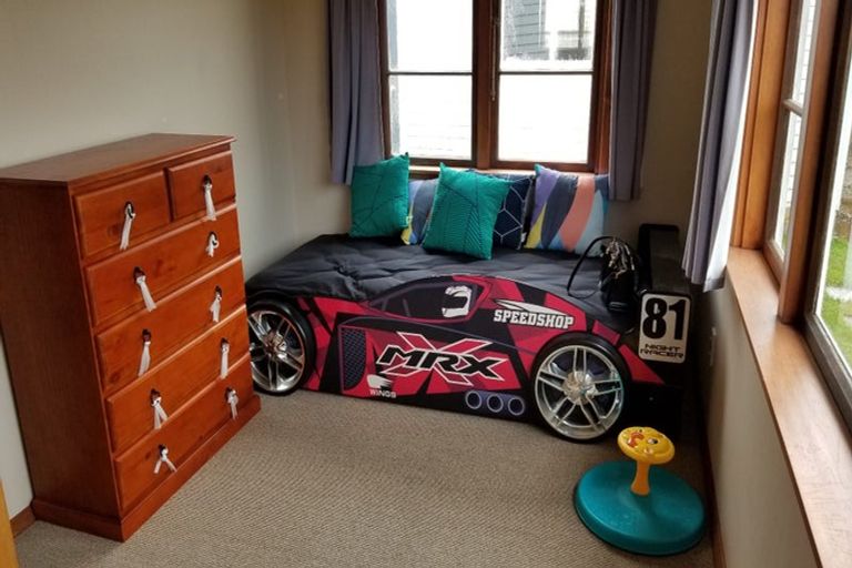 Photo of property in 29 Horokiwi Road West, Newlands, Wellington, 6037