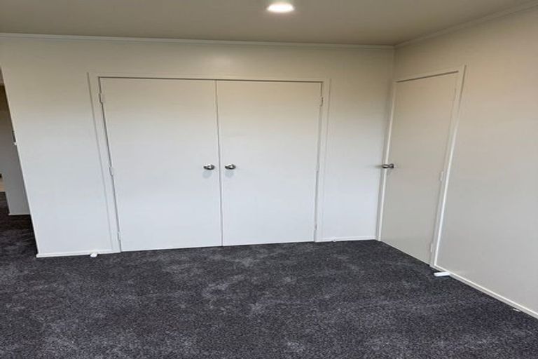 Photo of property in 2/6 Raddock Place, Half Moon Bay, Auckland, 2012