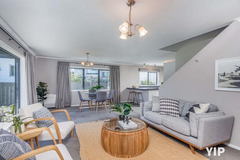 Photo of property in 4 Cresswell Place, Johnsonville, Wellington, 6037