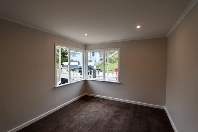 Photo of property in 15 Baylands Drive, Newlands, Wellington, 6037