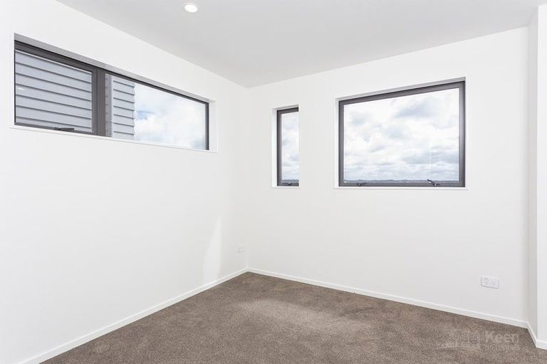 Photo of property in 25 Raupeti Lane, Henderson, 0612