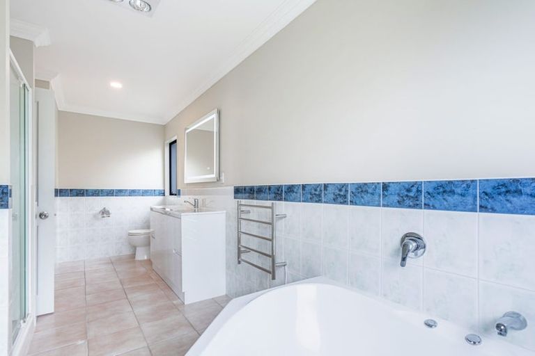 Photo of property in 1 San Angelo Court, Henderson, Auckland, 0612