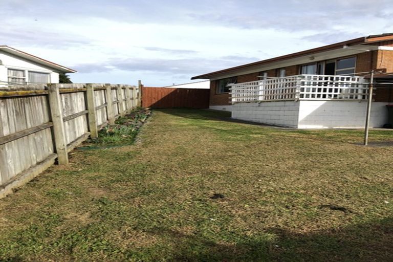 Photo of property in 1/40 Halberg Street, Glenfield, Auckland, 0629