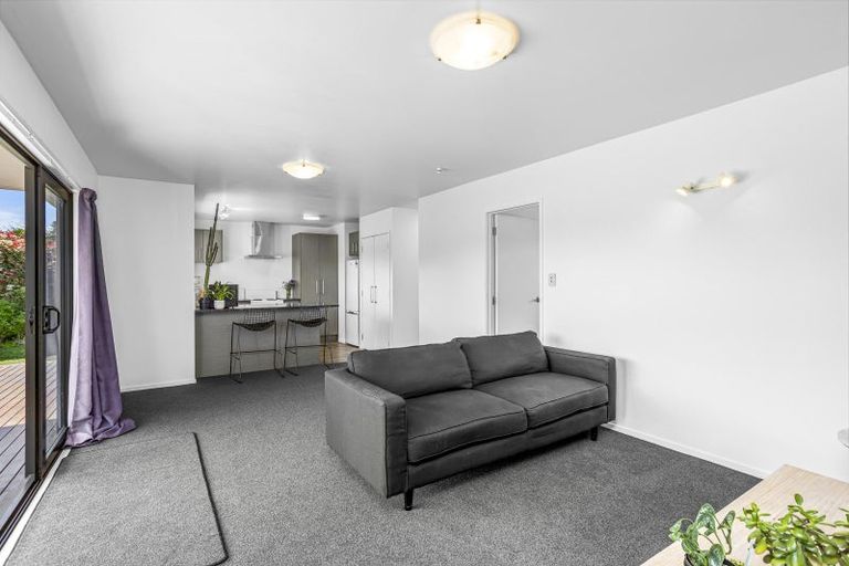 Photo of property in 73 Motu Road, Kumeu, 0891