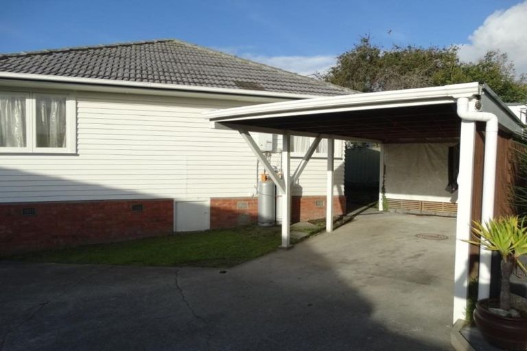 Photo of property in 3 Mackenzie Street, Te Atatu South, Auckland, 0610