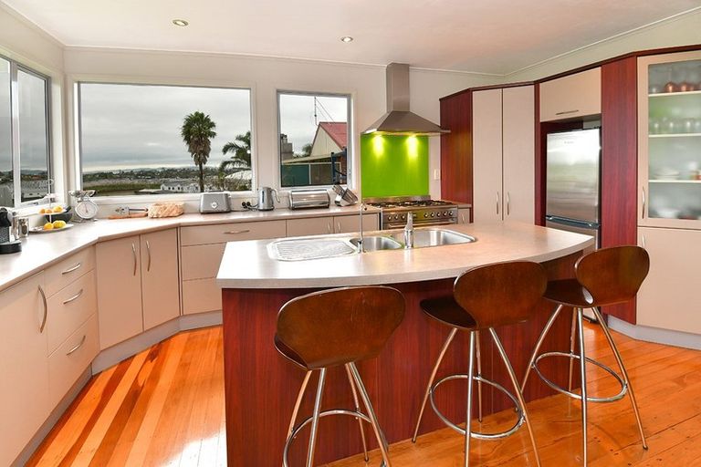 Photo of property in 12 Tawhana Crescent, Red Beach, 0932