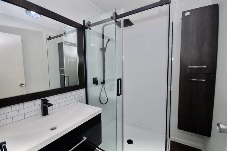Photo of property in 2/47 Flaxdale Street, Birkdale, Auckland, 0626