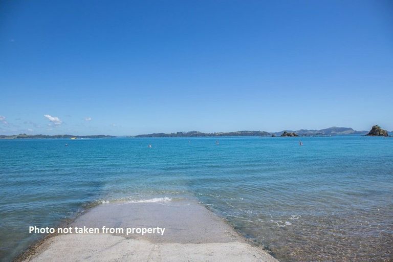 Photo of property in 19 Rewa Place, Russell, 0202