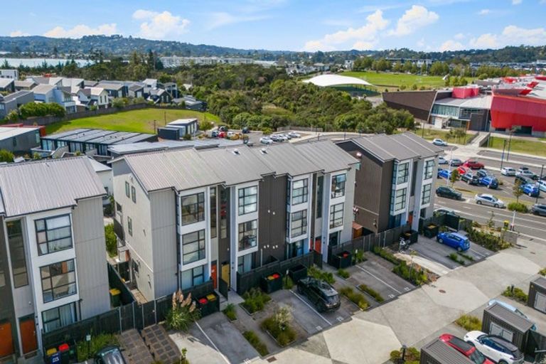 Photo of property in 16 Raranga Lane, Hobsonville, Auckland, 0616